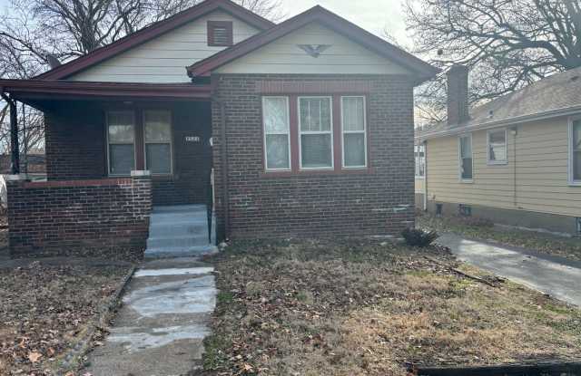 Charming 3- bedroom - 8526 Clifton Avenue, Jennings, MO 63136