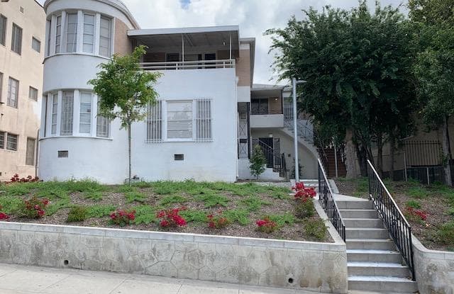 130 N Commonwealth Avenue - 130 North Commonwealth Avenue, Los Angeles, CA 90004