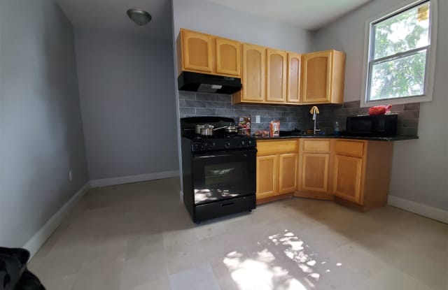 41 McAdoo Ave - 41 Mcadoo Avenue, Jersey City, NJ 07305