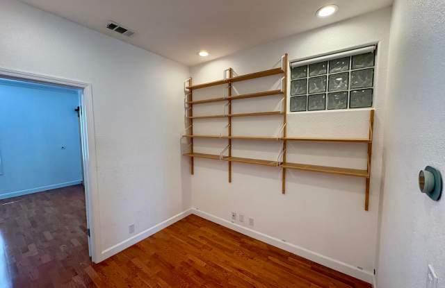Convenient and Private Silicon Valley Townhouse Gallery 4