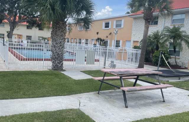 50 Needle Boulevard - 35 photos photos