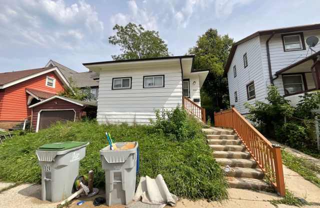 Charming Riverwest & Harambee Area Single-Family Home Gallery 1