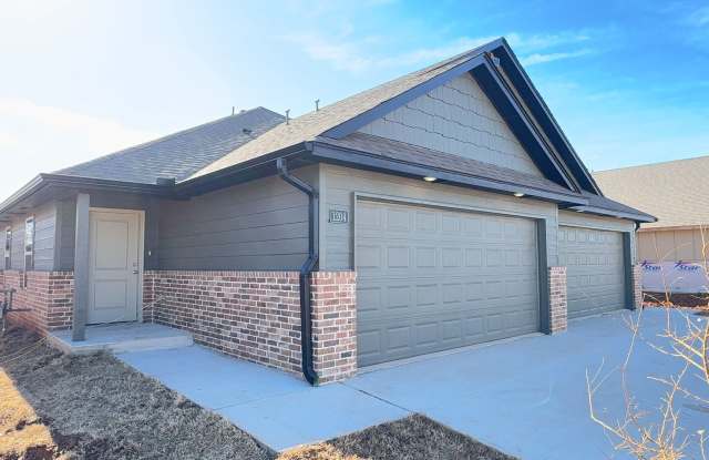 Welcome to Brand New Masonwood featuring this 3 Bedroom 2 Bath 2 Car Garage Duplex in a Great location close to the Broadway Extension and only 8 minutes from downtown OKC photos photos