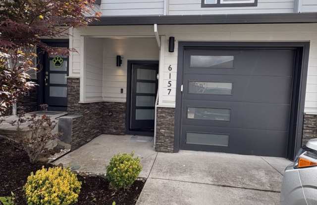 Modern 2‑Bedroom Salem Home with Bonus Room, Garage & Fenced Yard photos photos