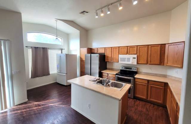 4 bed 2 bath home in Laveen Gallery 4