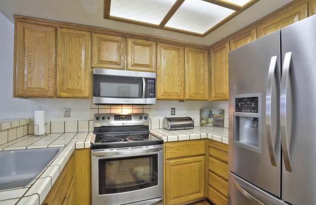 Lovely 2 Story Townhouse in Pinole, CA on cul de sac... Gallery 4
