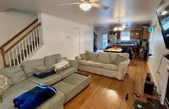 423 OLD ELM STREET Gallery 4