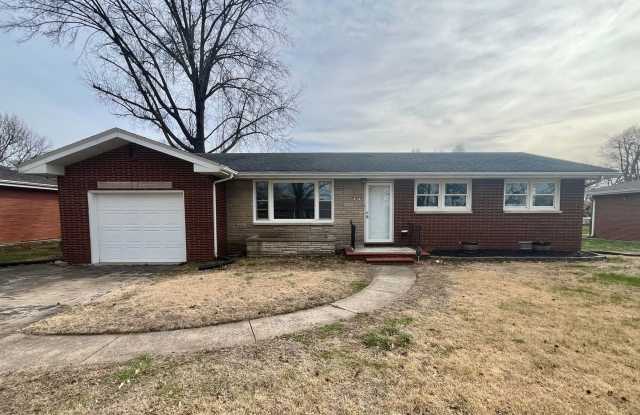 Three bedroom Brick Ranch in Godfrey photos photos