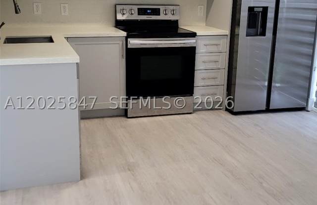 11920 SW 212 St Gallery 2