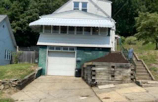2 Bed / 1 Bath Single Family Home for Rent in Jeannette, PA photos photos