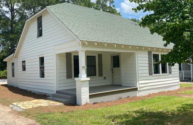 Nice little house in Downtown Monroe - 342 North Madison Avenue, Monroe, GA 30655 Nice little house in Downtown Monroe - 342 North Madison Avenue, Monroe, GA 30655