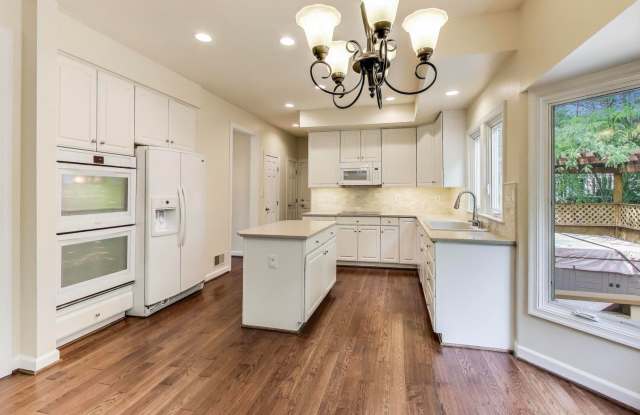 5 bed + 3.5 Bath Total Refreshed SF home!! Severna Park Schools! -- photos photos