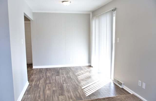 4921 Beatrice Drive Gallery 4