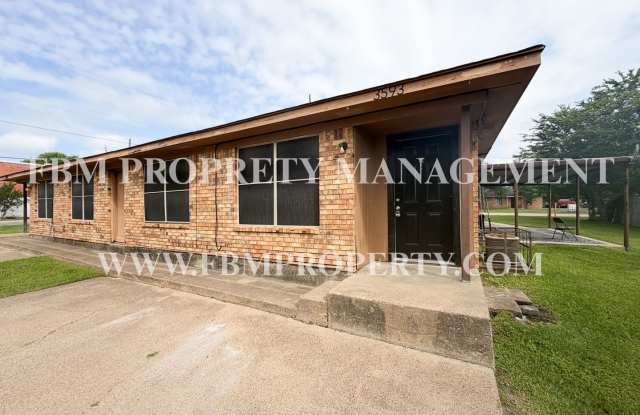 3593 Ennis Ave - 1 Bedroom, 1 Bathroom Fourpelx in Bardwell, TX! photos photos