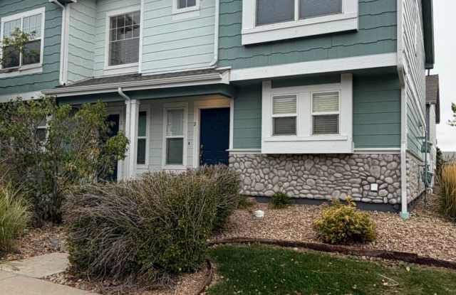 2 Story End Unit with 3 BR/2 1/2 BA Gallery 1