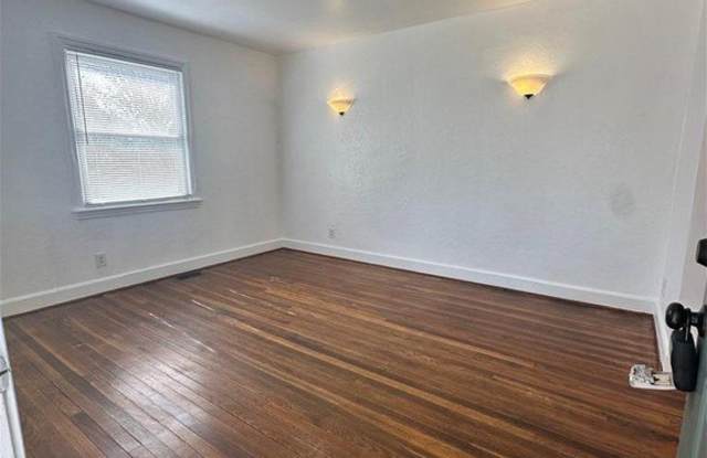 3735 Lenoir Circle Gallery 2