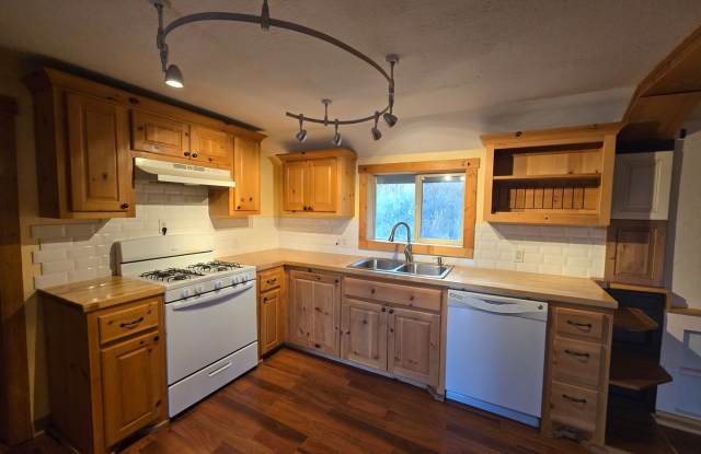 For Rent: 2 Bed/1 Bath Home Downtown - 266 South 9th Street, Pagosa Springs, CO 81147