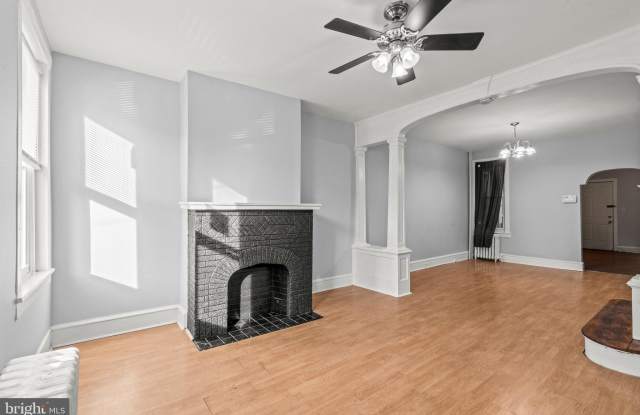 3553 EMERALD Street Gallery 3