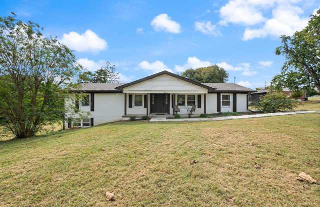 Spacious Home with versatility and Room to Grow Gallery 1