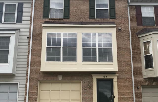 104 HAMPSHIRE SQUARE SW - 104 Hampshire Square Southwest, Leesburg, VA 20175