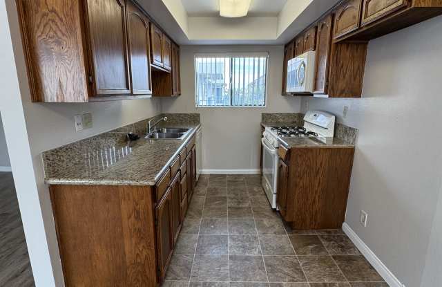 515 E Elmwood Ave photos photos