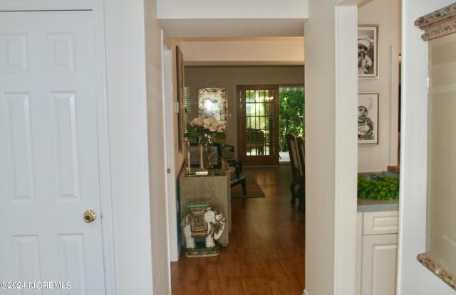16 Apple Drive Gallery 2