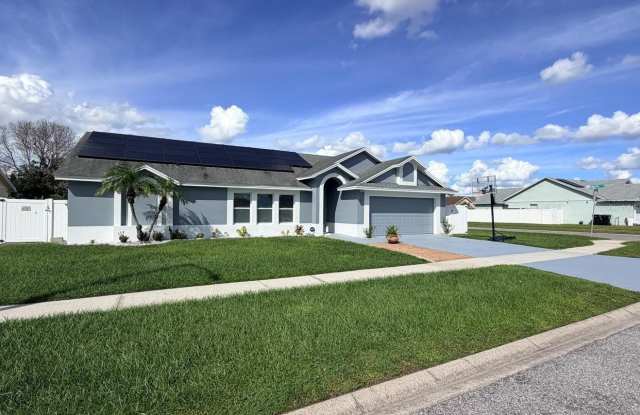 1535 GOLDEN POPPY Court Gallery 2