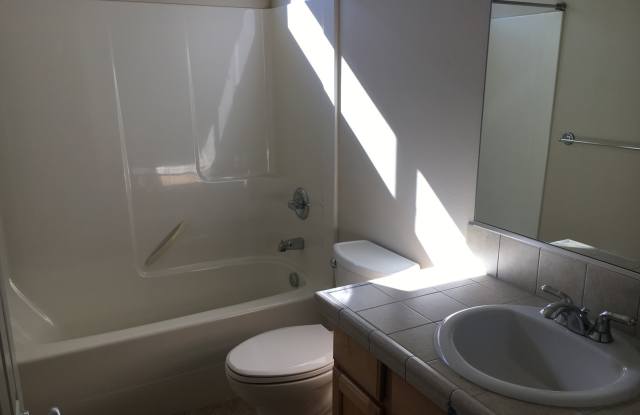 4 Bedroom Rambler in Horn Rapids! Gallery 4