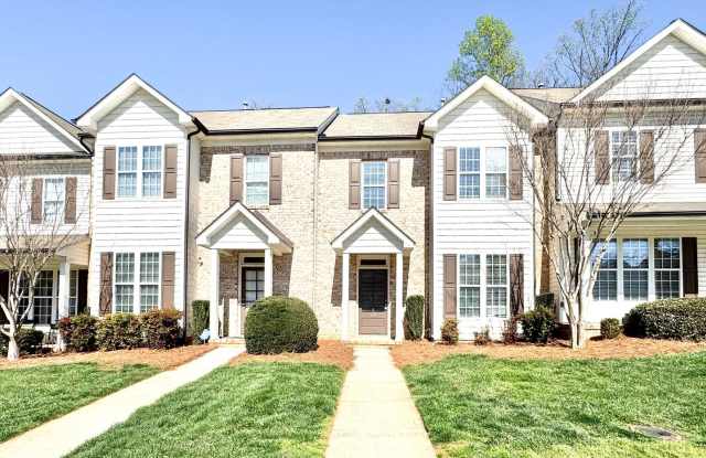 3-bedroom Townhome Convenient to Greensboro Urban Loop photos photos