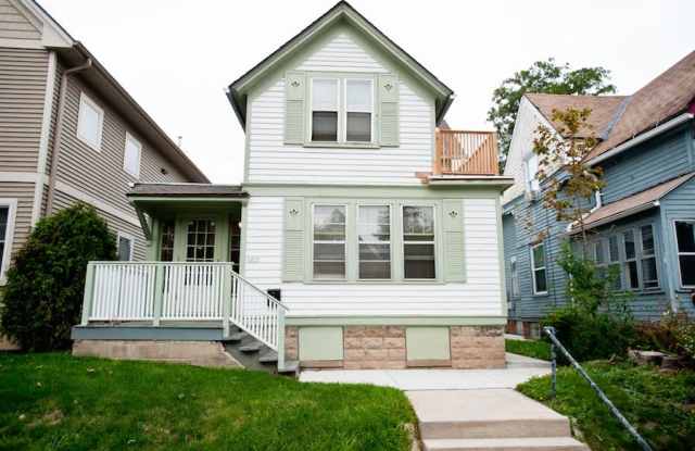 6/16/26 - $2800 – 4 BR, 2 BA House on UWM Campus - 3259 N Oakland photos photos