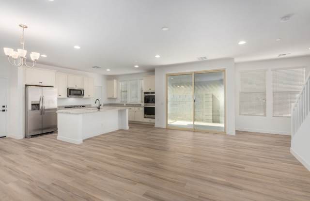 NEWER CONSTRUCTION HOME WITH 4 BED/3 BATH IN MESA! Gallery 3