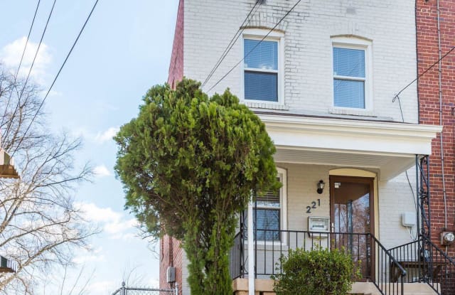 221 57TH PL NE - 221 57th Place Northeast, Washington, DC 20019