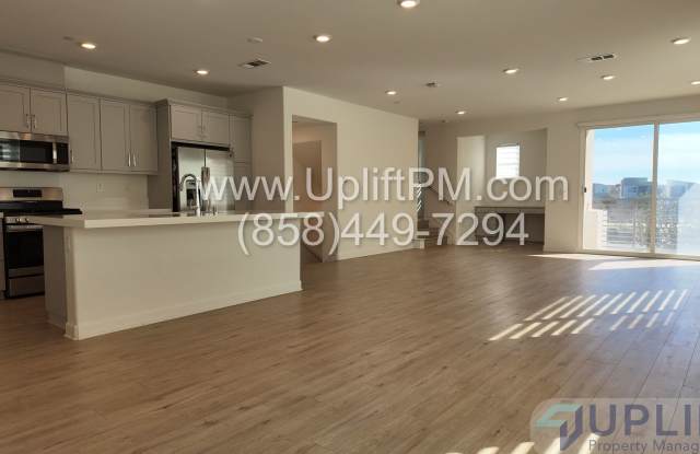 4 Bed 3.5 Bath Townhome in Chula Vista w/ Washer/Dryer and 2-Car Garage photos photos