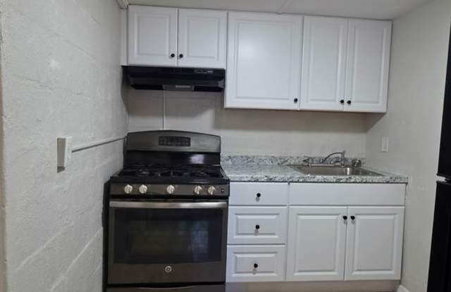 * HALF OFF 1ST MONTH'S RENT WITH 13 MONTH LEASE * Gallery 4