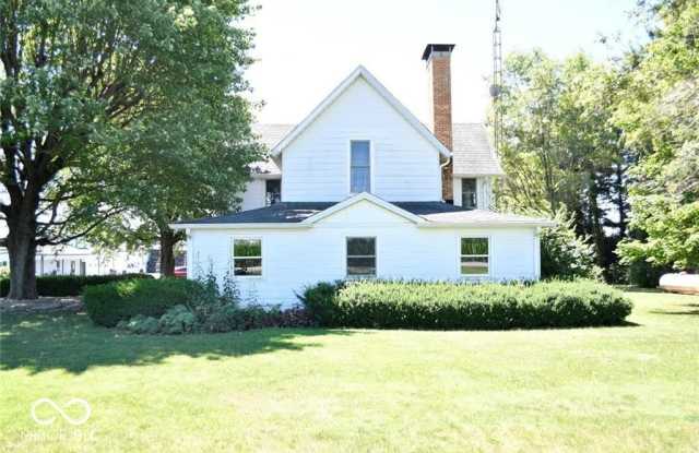 8951 W 525 N photos photos