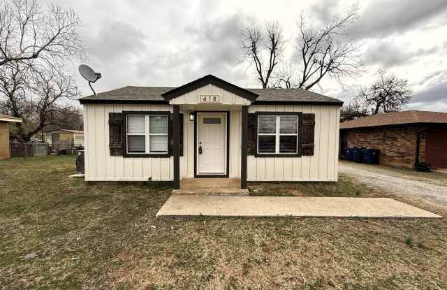 Take a Look at This Cute and Cozy Home in Blanchard, OK! - 418 South Main Street, Newcastle, OK 73065