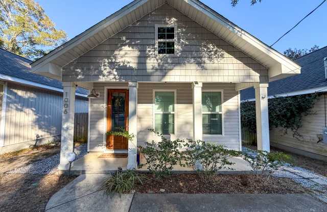 3 bedroom, 2 bath cottage style home located in the heart of downtown Pensacola! - 1006 North D Street, Pensacola, FL 32501