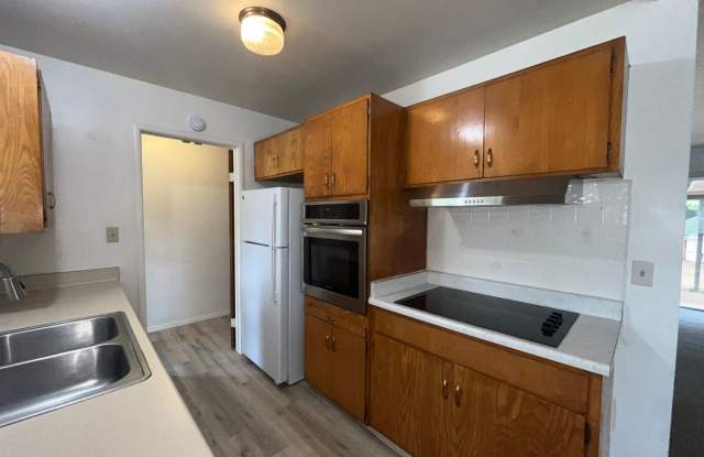 East Redding home tucked away at end of street. Gallery 3