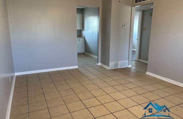 For Rent - 2 Bed/ 1 Bath Duplex - Water Included - 1535 Fulton Gallery 3
