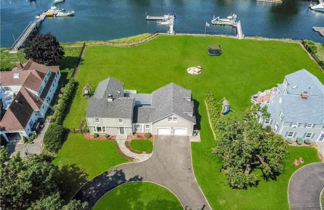 640 Shore Acres Drive Gallery 3