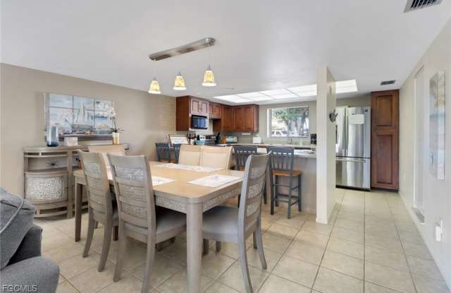 5015 Harbortown Lane Gallery 3