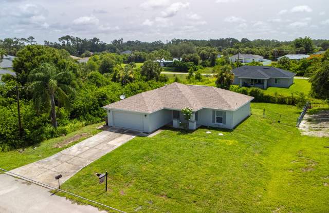 3/2 Single Family home freshly painted interior and exterior photos photos