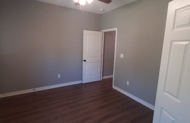 2 BD/1 BA 852 SQFT at 512 N Oak St Searcy $1050.00 a month Gallery 3