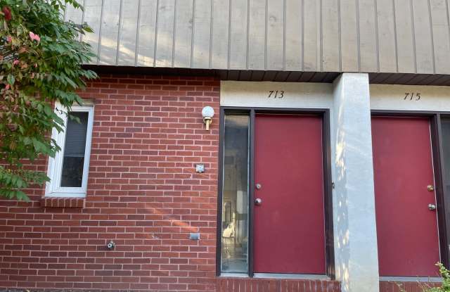 Biscayne/Sarasota 2 Bedroom Townhome on W. College Ave. Gallery 3