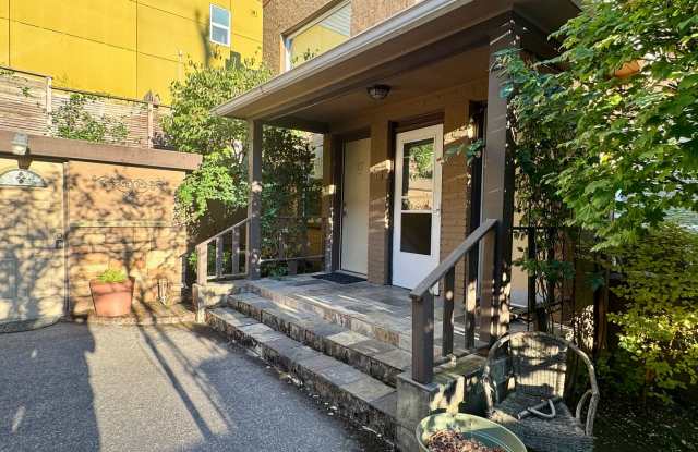 1 bed, 1 bath Condo - Walk score 92! Gallery 3