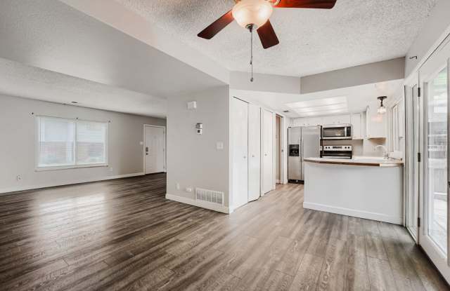 2 weeks free with lease signed and move-in occurs by 9/30/26! Updated 3 BD/ 1.5 BA Townhome in Aurora, CO Gallery 1