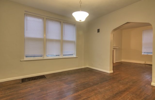 Great updated 2 bedroom 1 bath unit with great layout only available for move in October 10th! photos photos