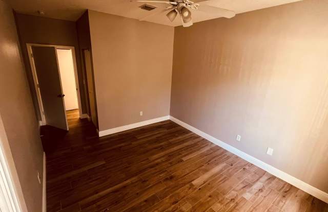 4737 SW 13th Court Gallery 2
