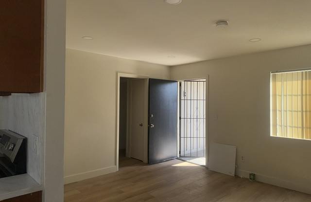 225 W Santa Barbara St Gallery 4