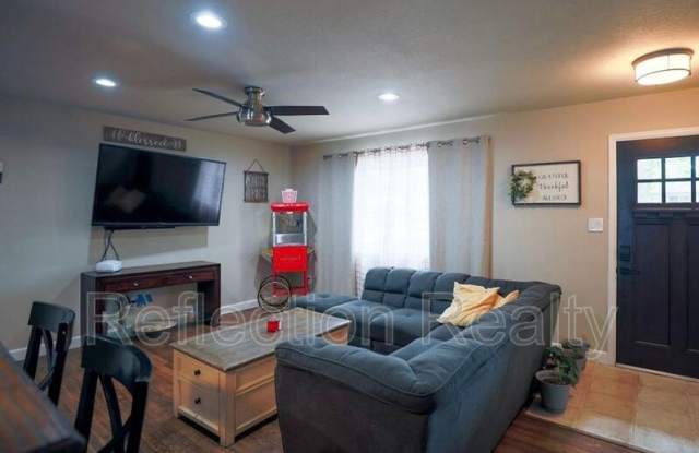 843 Kingsley Dr Gallery 3